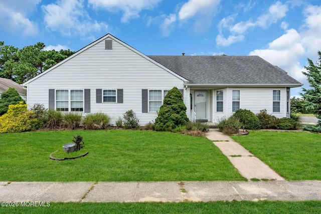 91 Portsmouth Drive, Toms River
