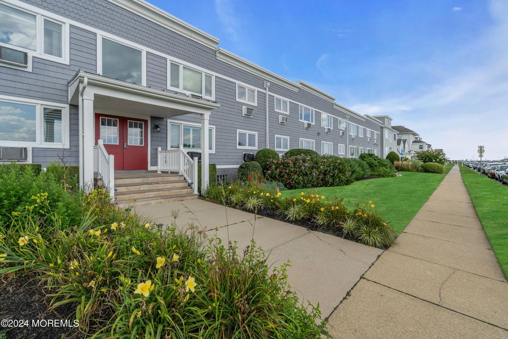 210 5th Avenue 27, Belmar