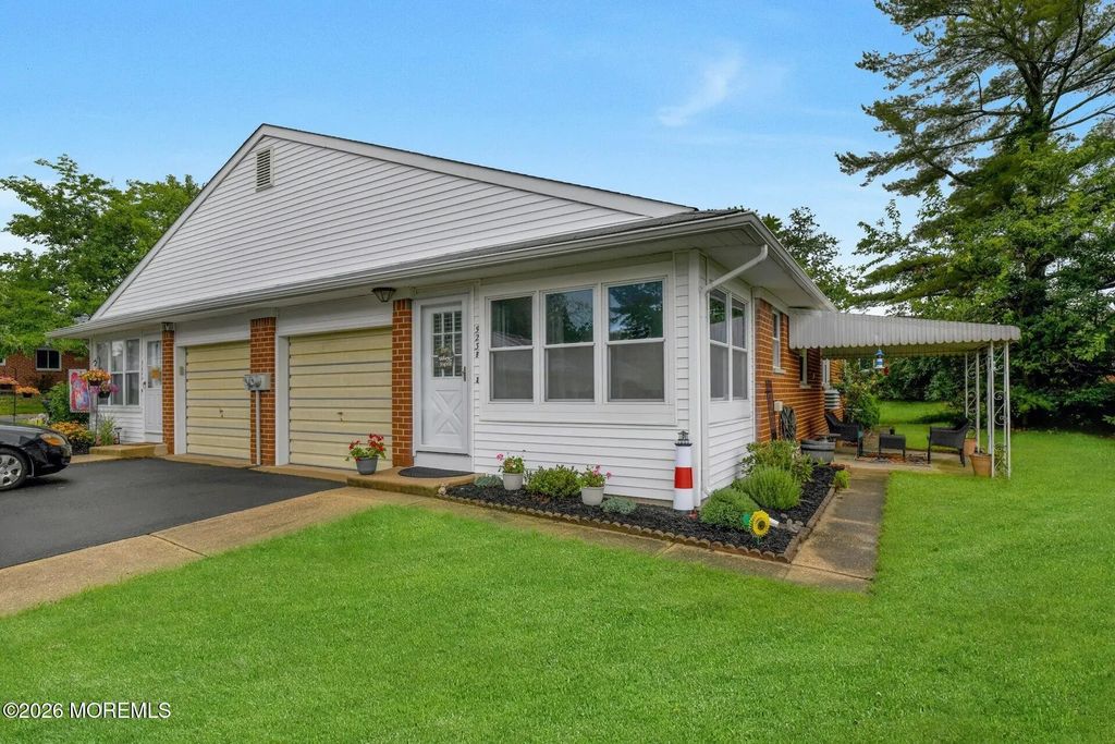 523 Lilac Lane B>, Whiting