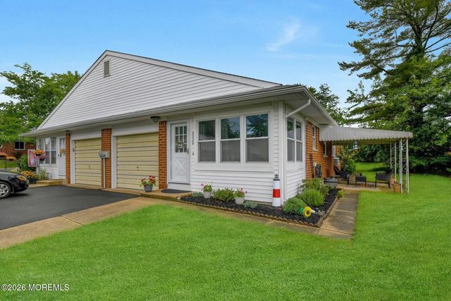 523 Lilac Lane B>, Whiting