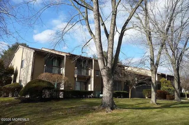 76 Manchester Court, Red Bank
