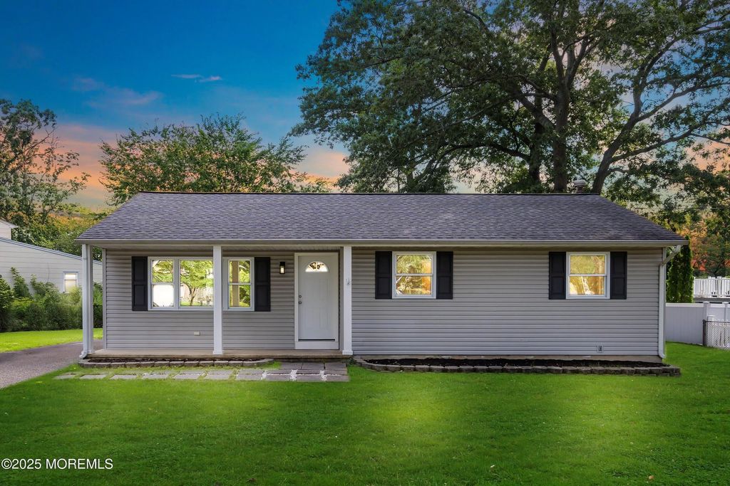 585 Fawn Drive, Toms River