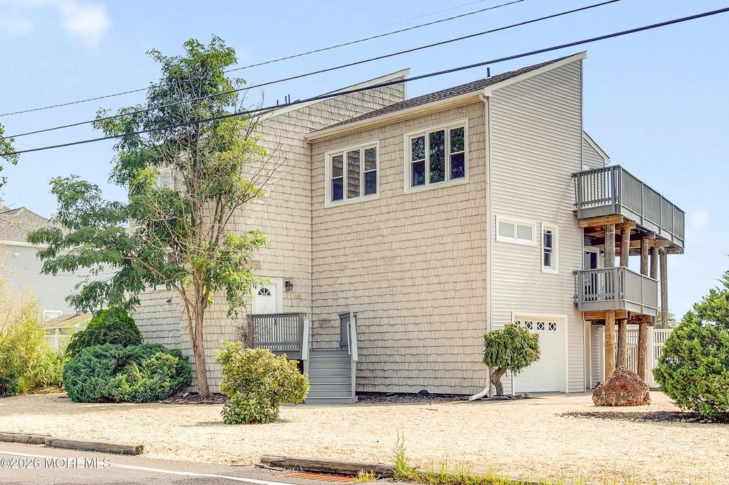 1131 Bayview Avenue, Bayville