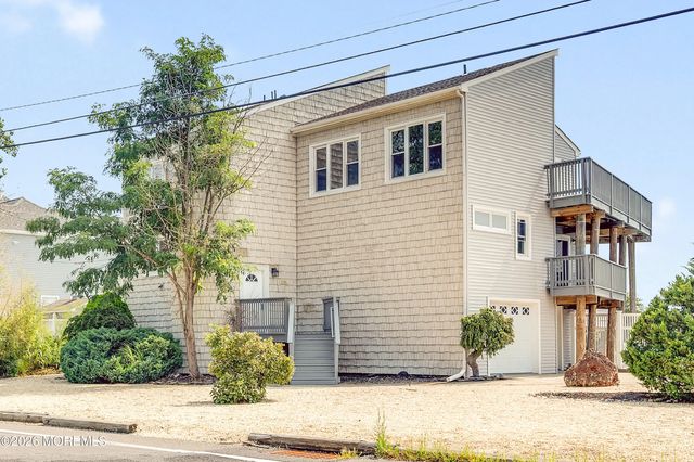 1131 Bayview Avenue, Bayville