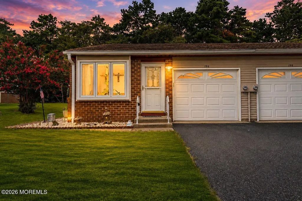 19a Maplewood Drive 52, Whiting