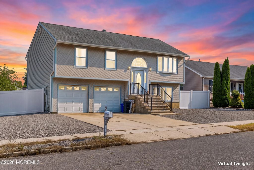 10 Red Coat Drive, Barnegat