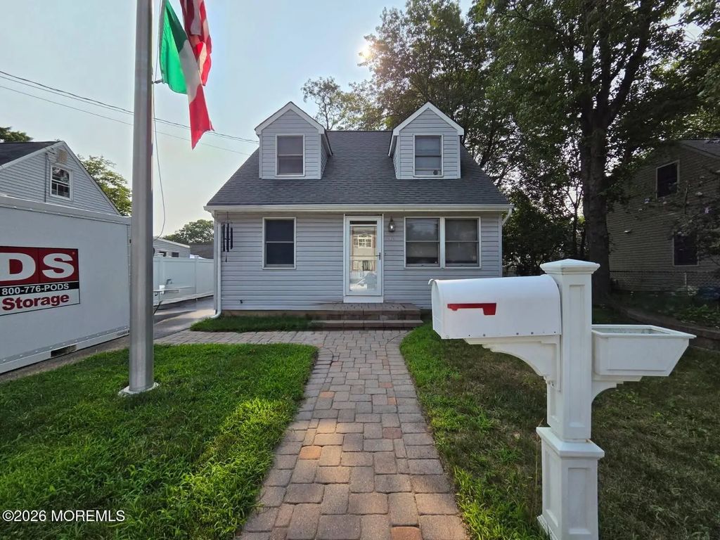 46 Compton Avenue, Hazlet