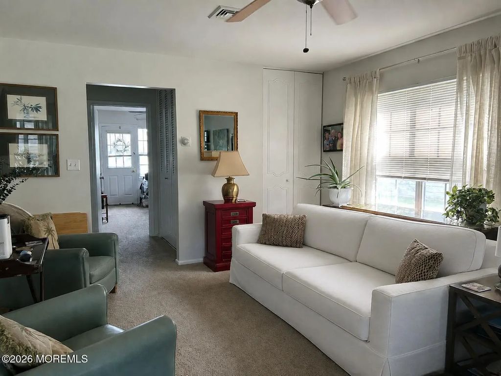 1211d Shetland Drive, Lakewood