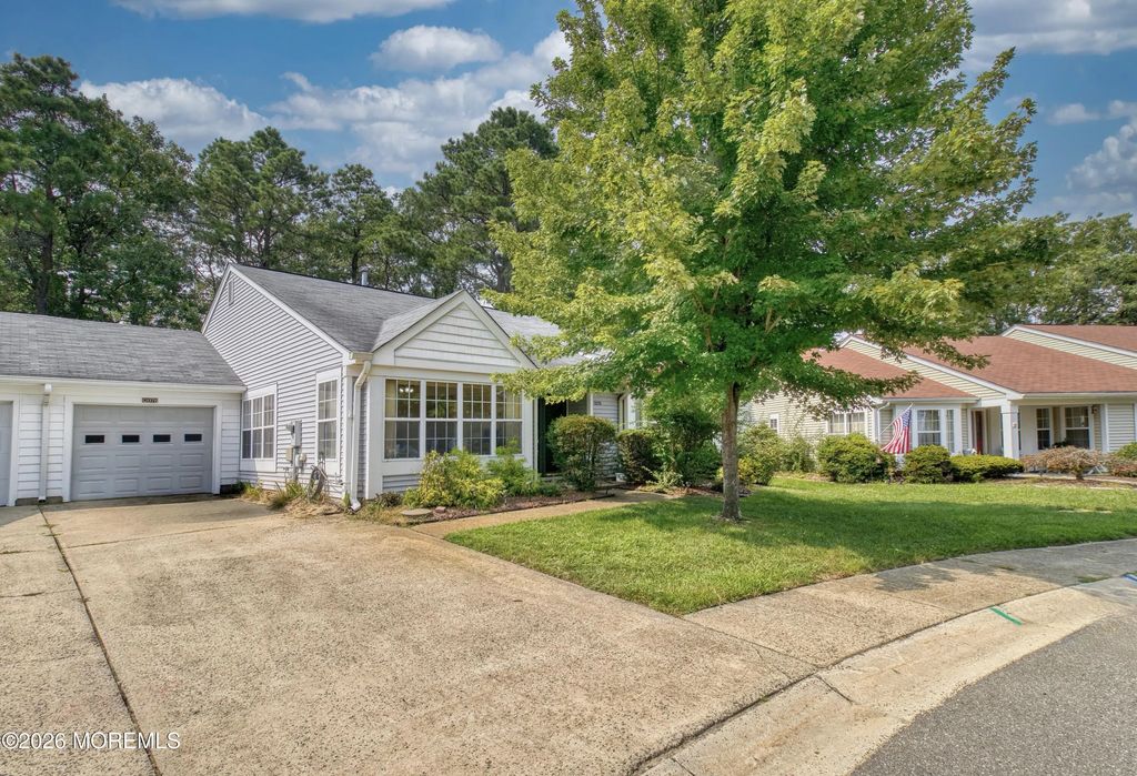 1207b Thornbury Lane, Manchester