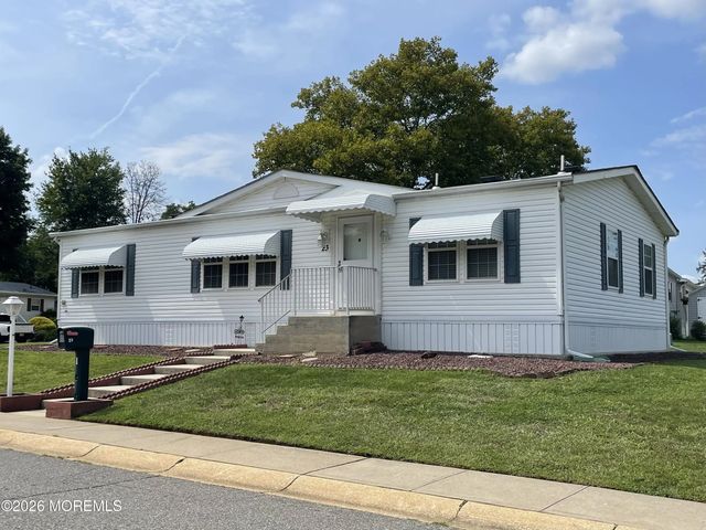 23 Brookside Way, Freehold