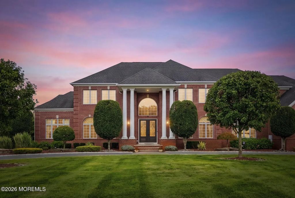 7 Crystal Court, Manalapan