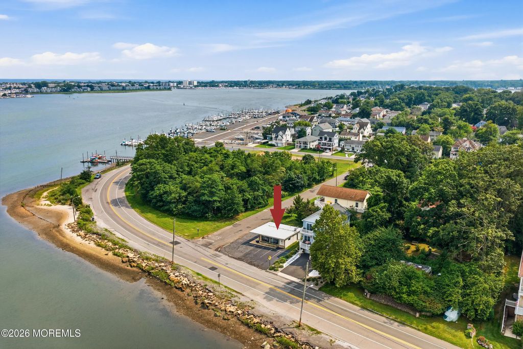 27 S Riverside Drive, Neptune Township