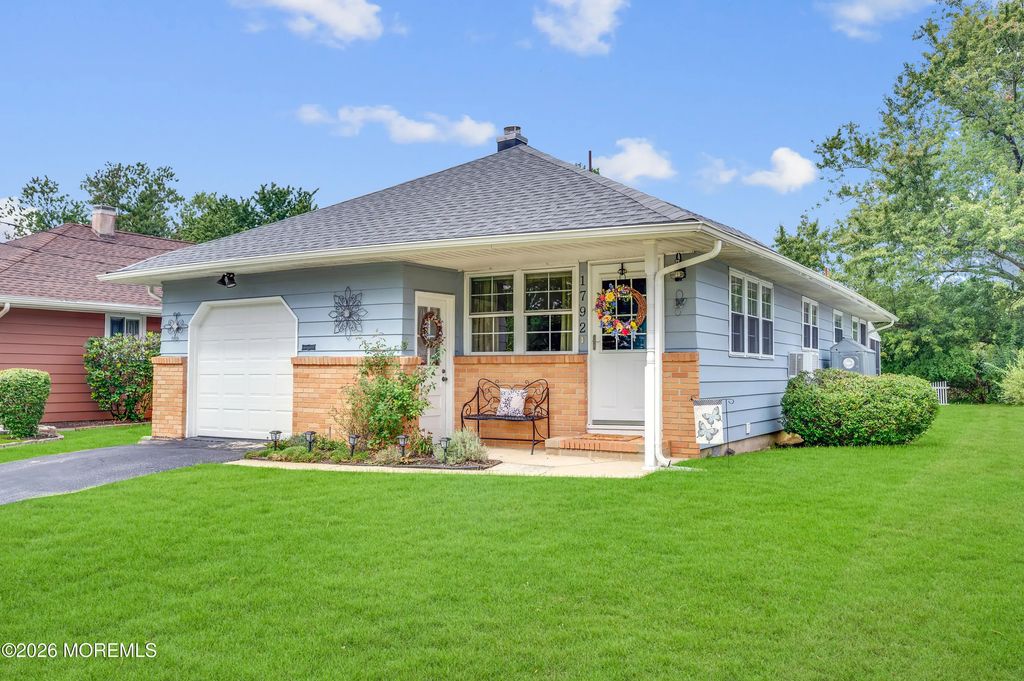 1792 Hovsons Boulevard, Toms River
