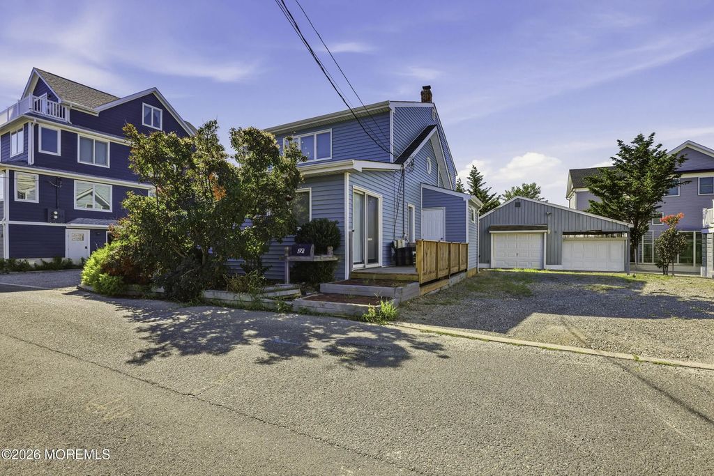 28 Waterview Way Upstairs, Sea Bright