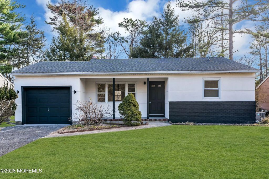 6 Stanford Drive, Toms River