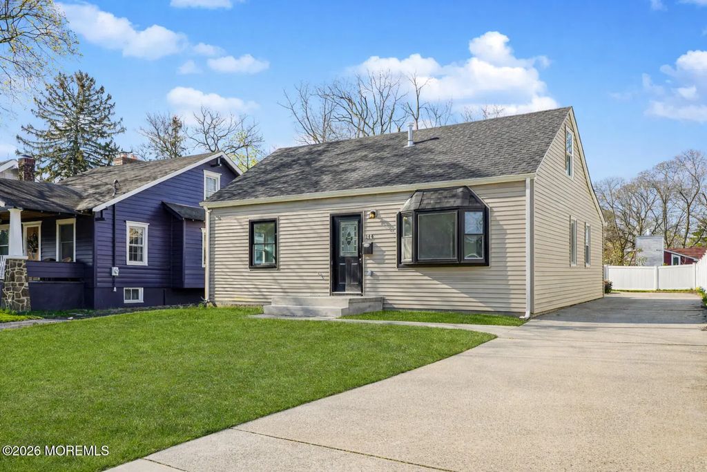 144 Monmouth Road, Oakhurst