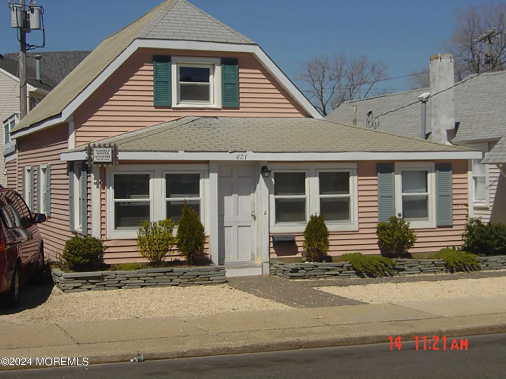 421 1st Avenue, Manasquan