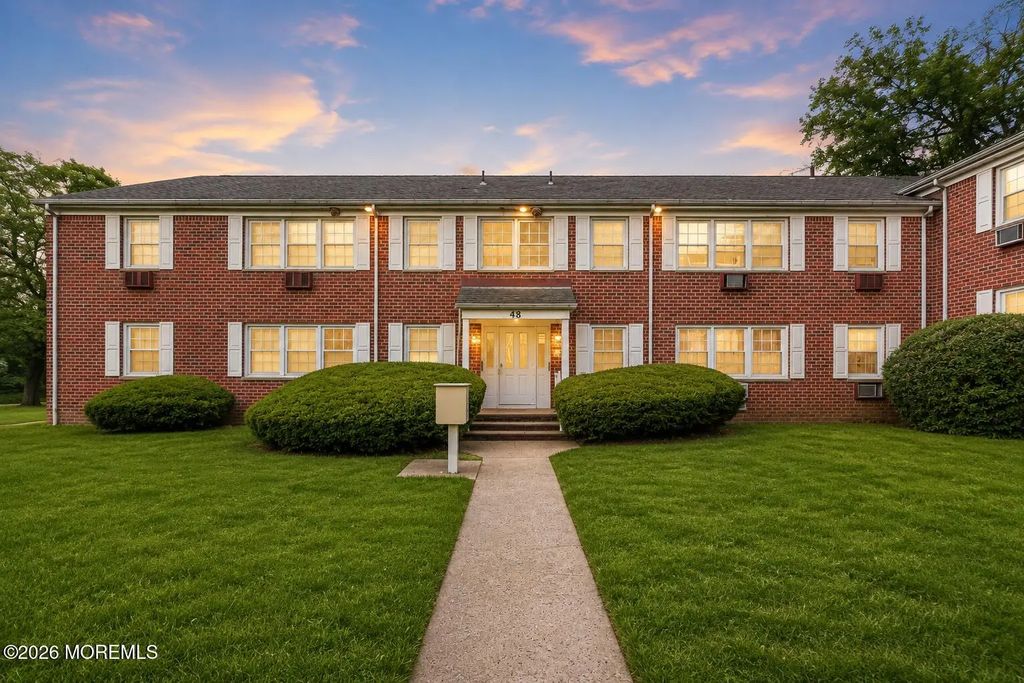 48 Stonehurst Boulevard C, Freehold