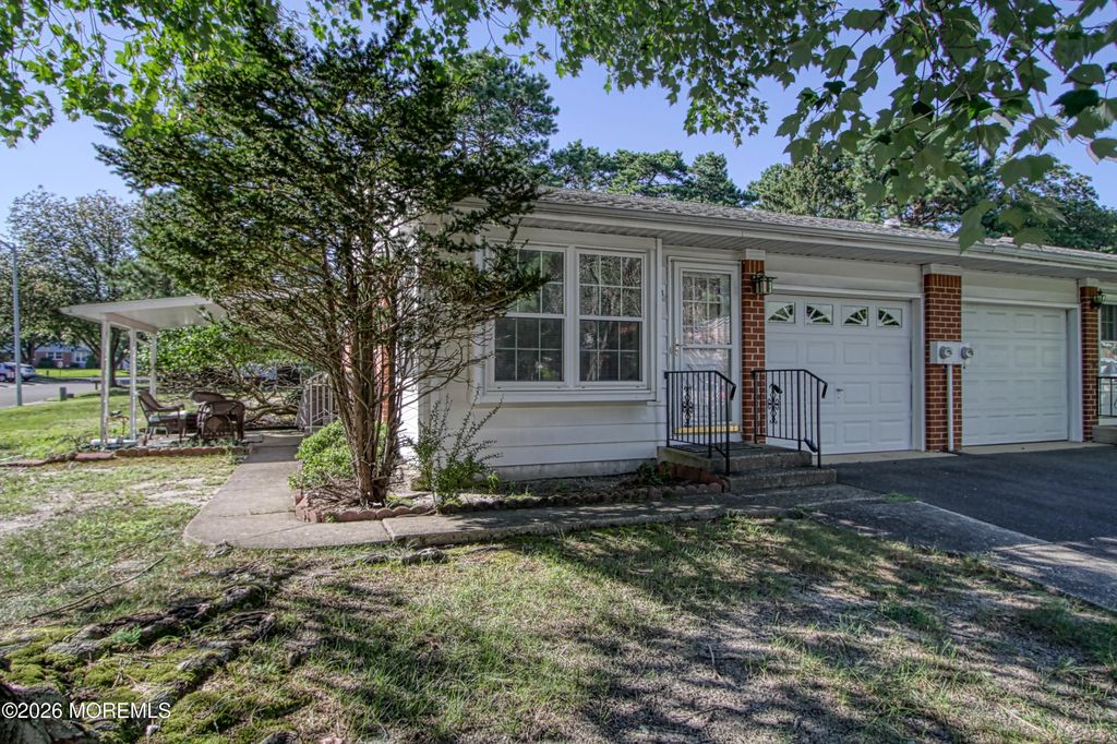 16 Monticello Drive A, Whiting