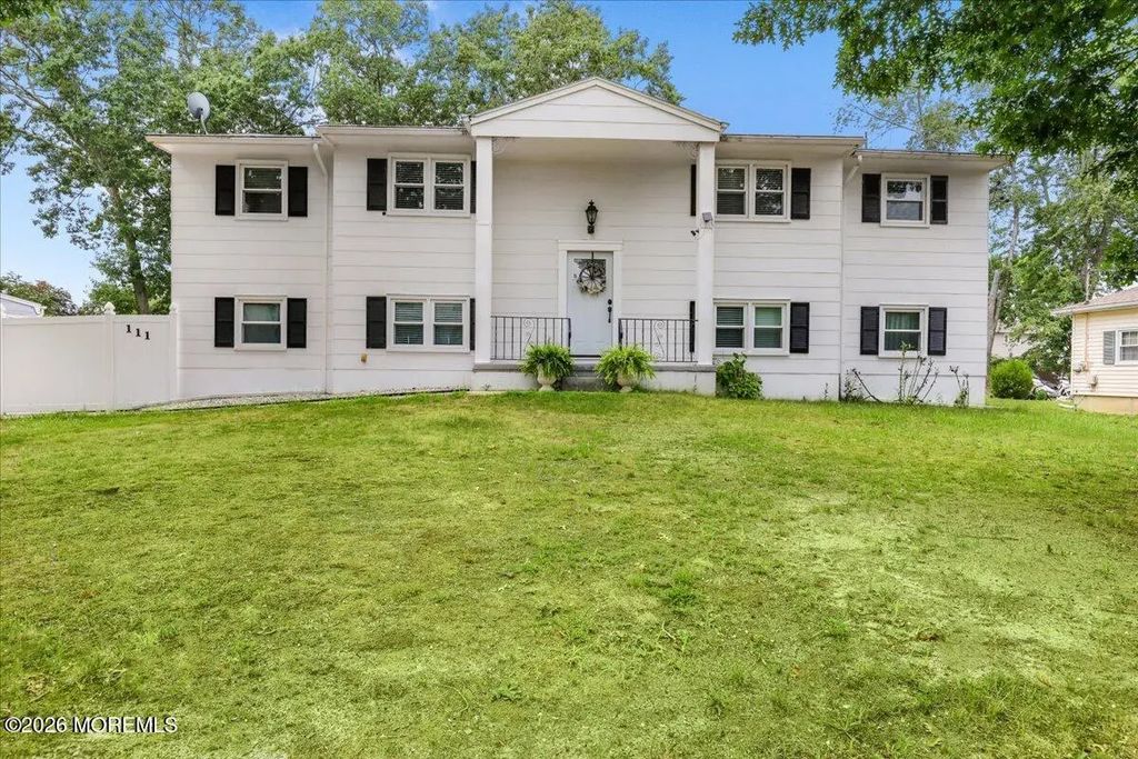 111 Oak Ridge Parkway, Toms River