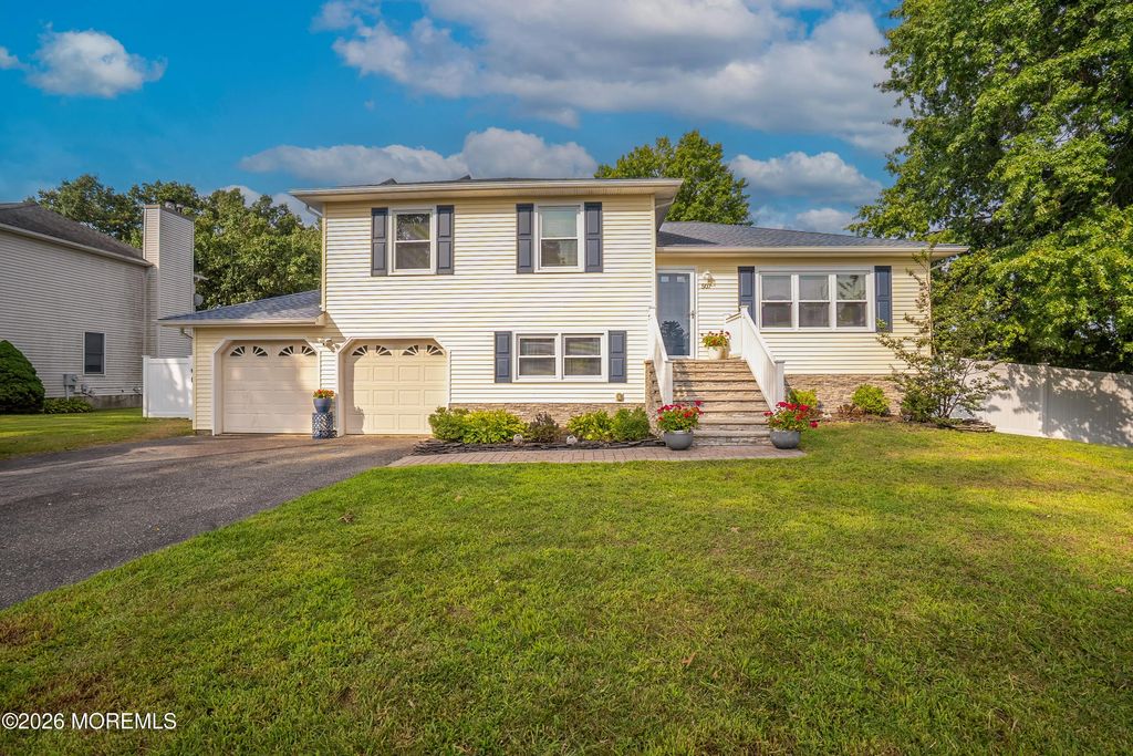 507 Woolley Drive, Neptune Township