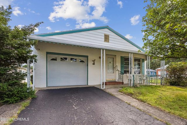 2 Kelowna Court, Toms River