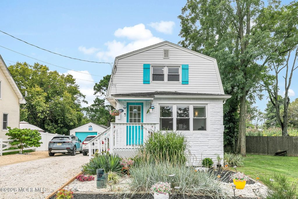 102 Victoria Place, Union Beach