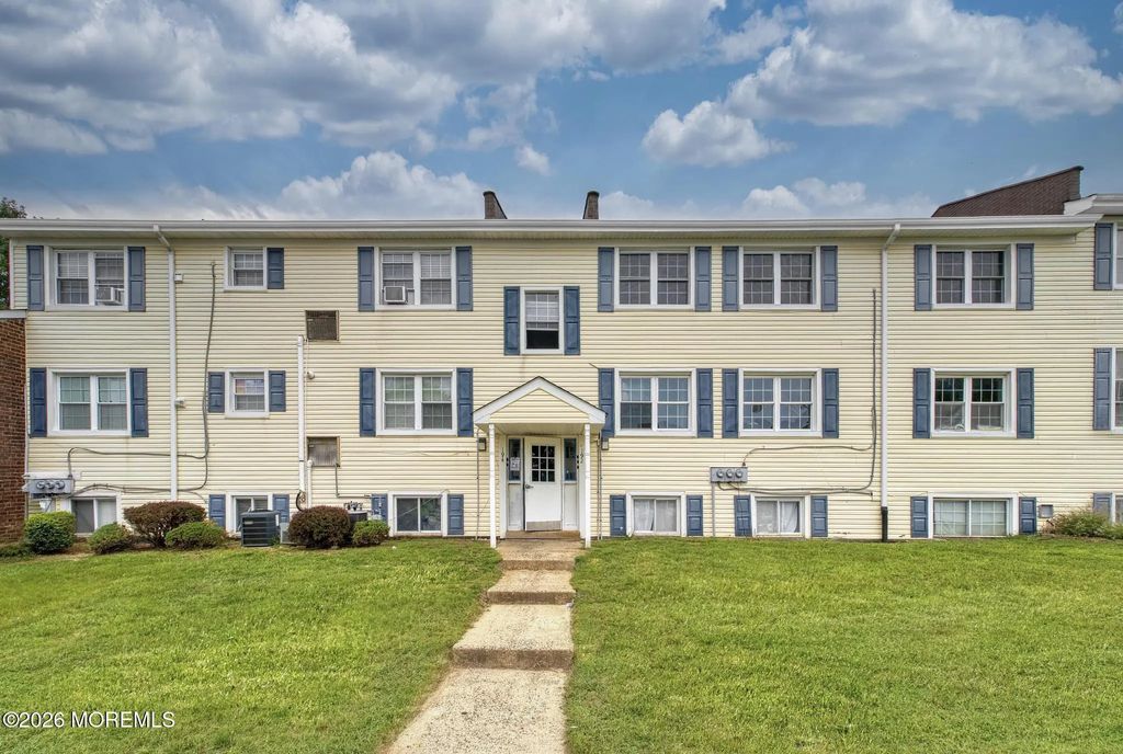 192 Sawmill Road B, Brick