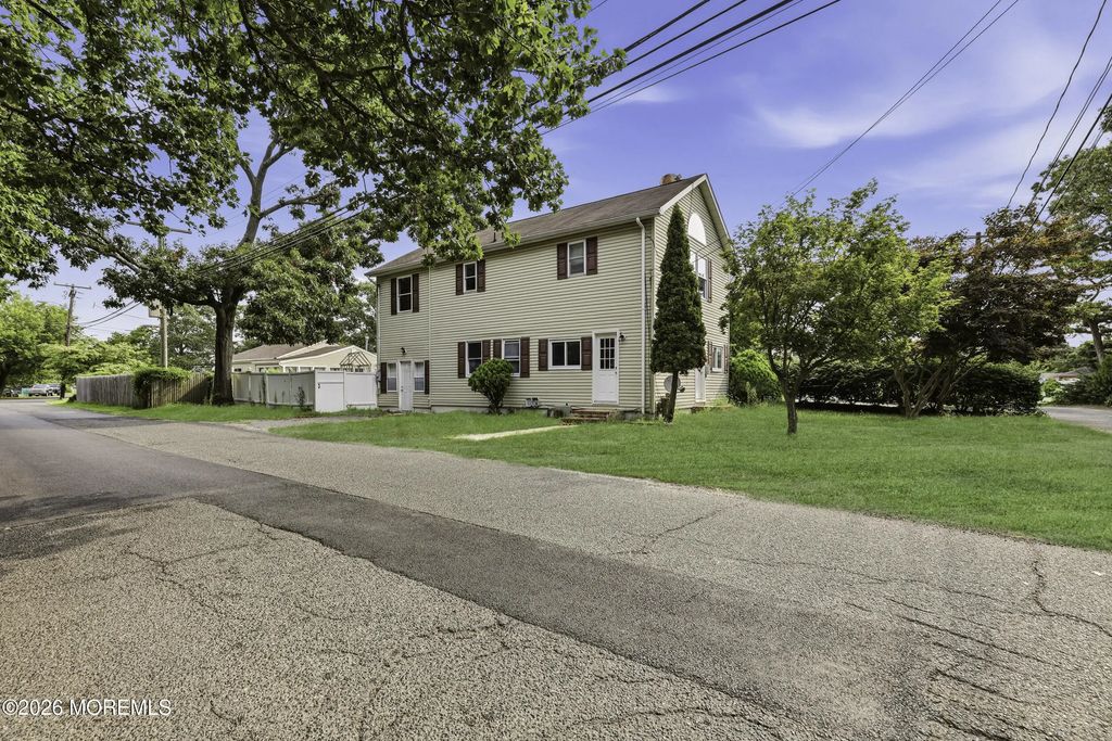 484 Woodpark Drive, Brick