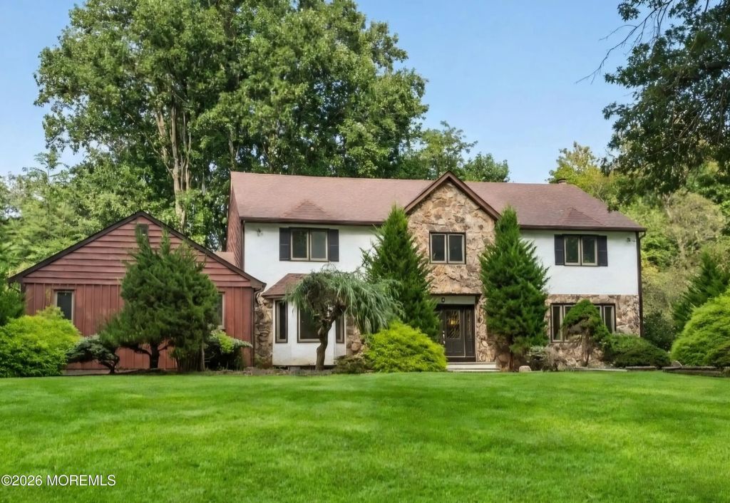 8 Delwood Drive, Holmdel