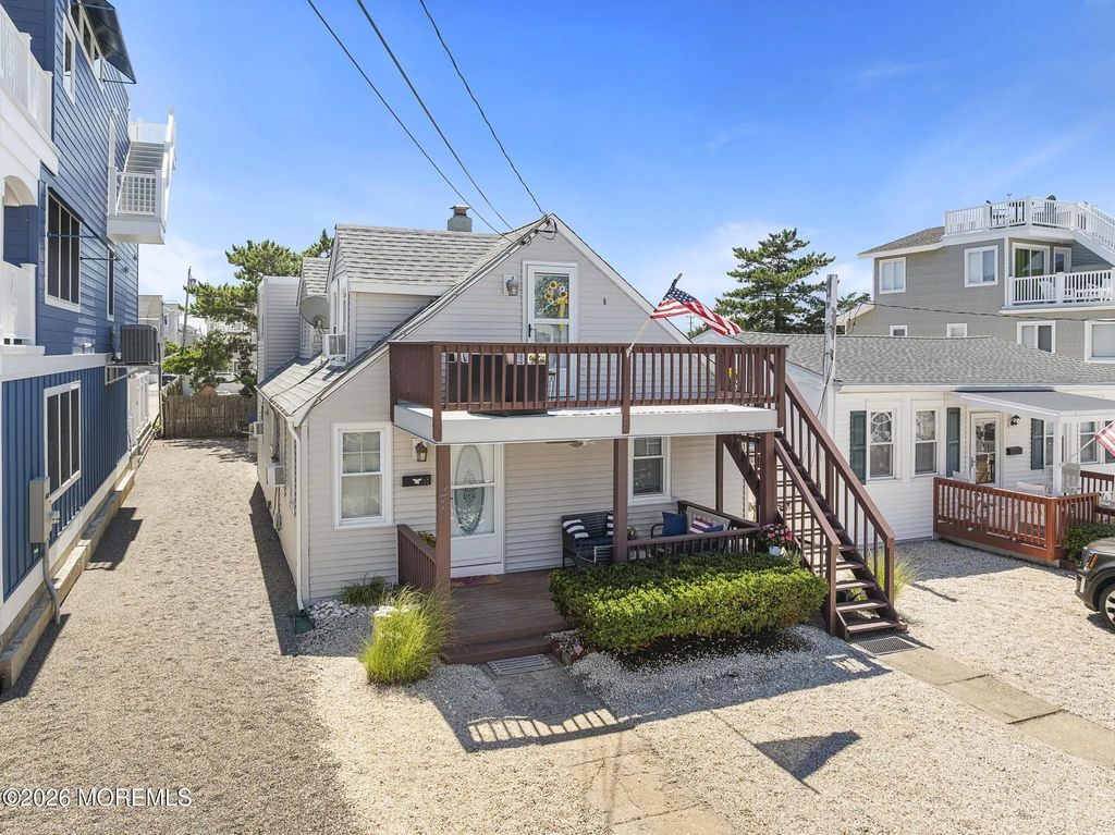 32 N 3rd Street, Surf City