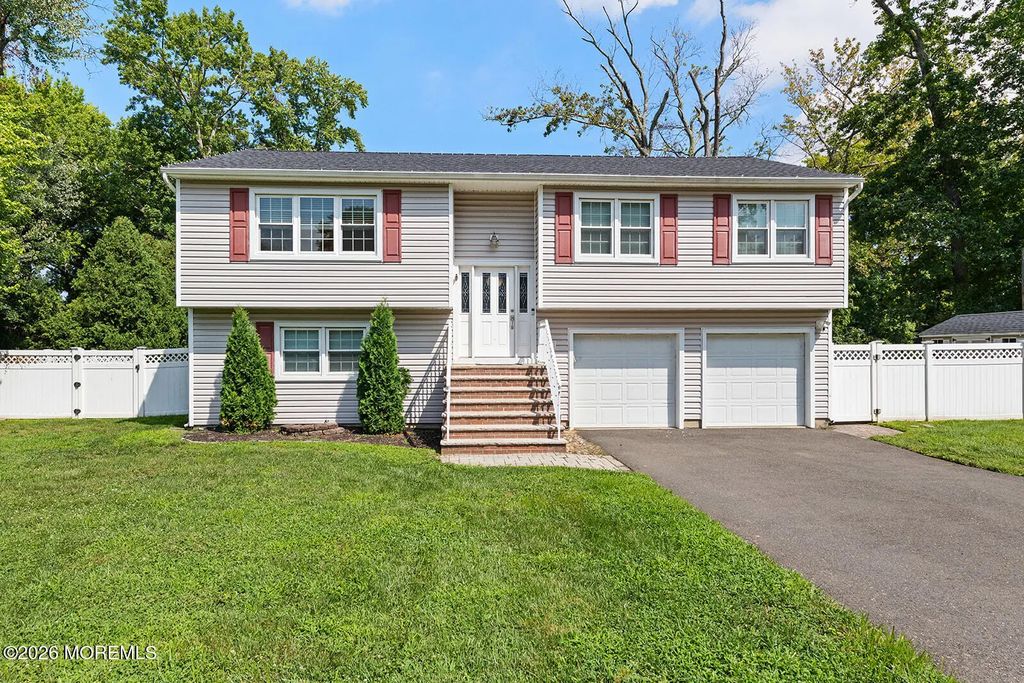 5 Sanders Drive, Middletown