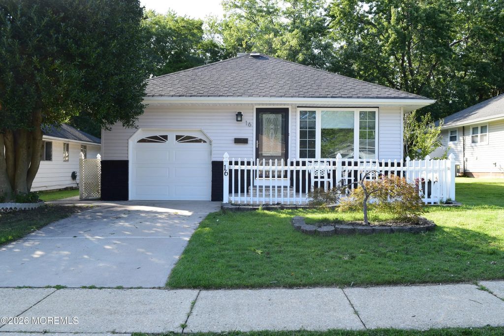 16 Mount Katadin Drive, Toms River