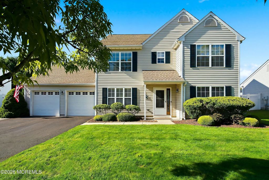 24 Crater Lake Road, Howell