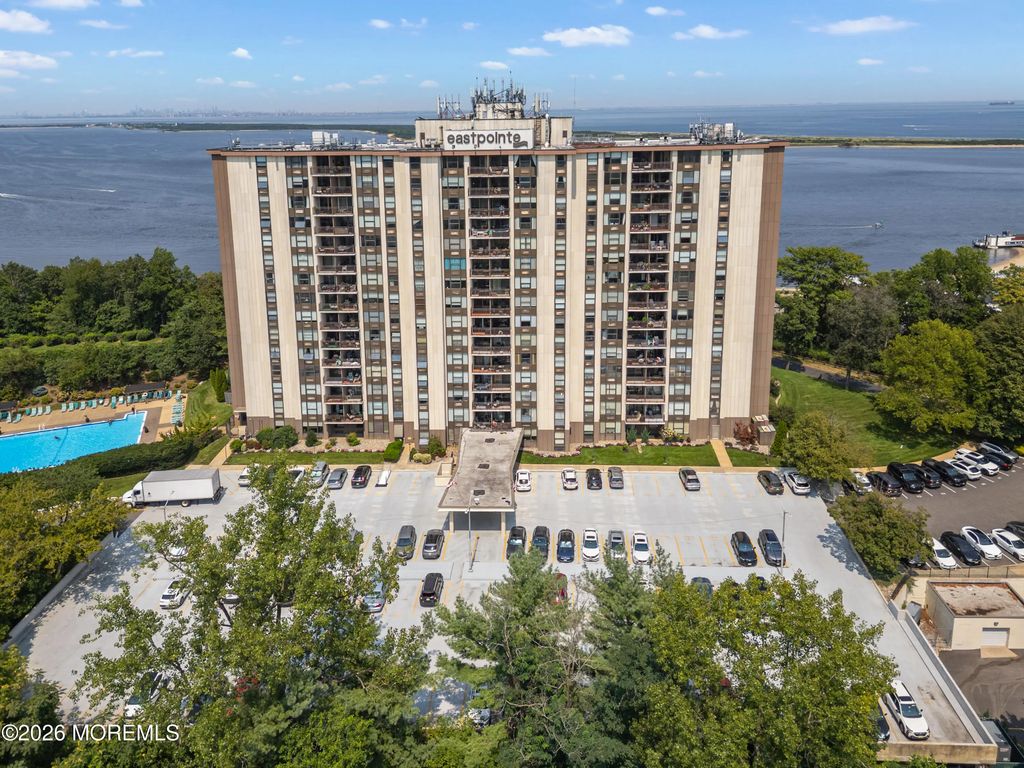 1 Scenic Drive 1112, Highlands