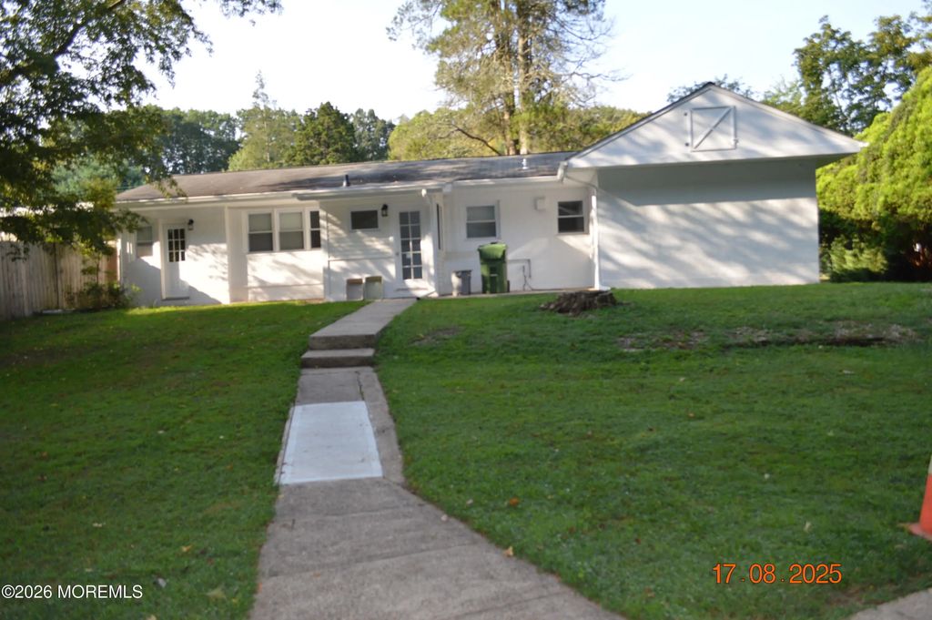 14 Homestead Lane, Roosevelt
