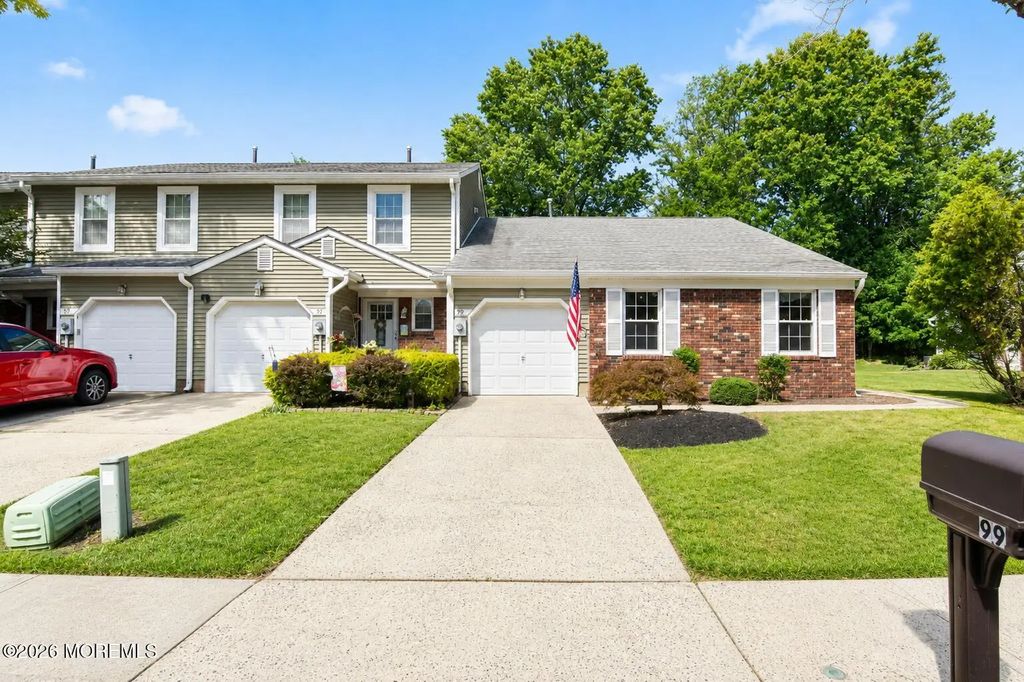 99 Oak Lane, Eatontown