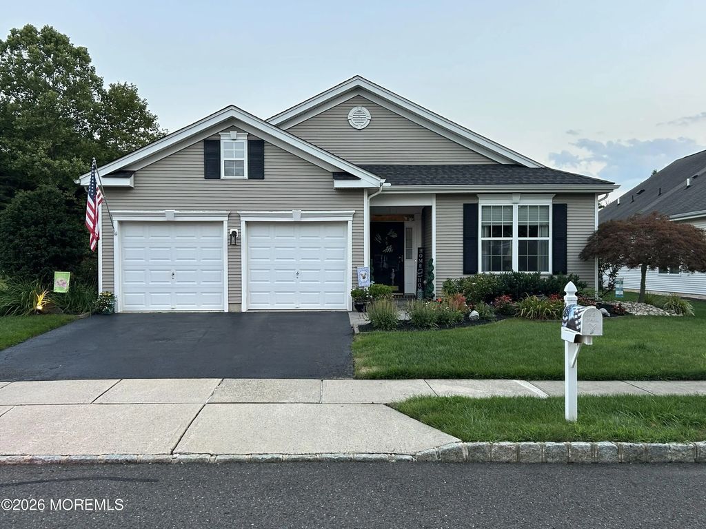 4 Mayflower Court, Allentown