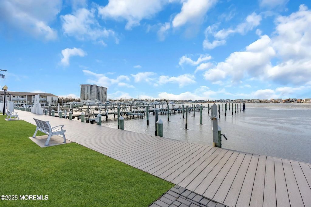 98 Wharfside Drive, Monmouth Beach