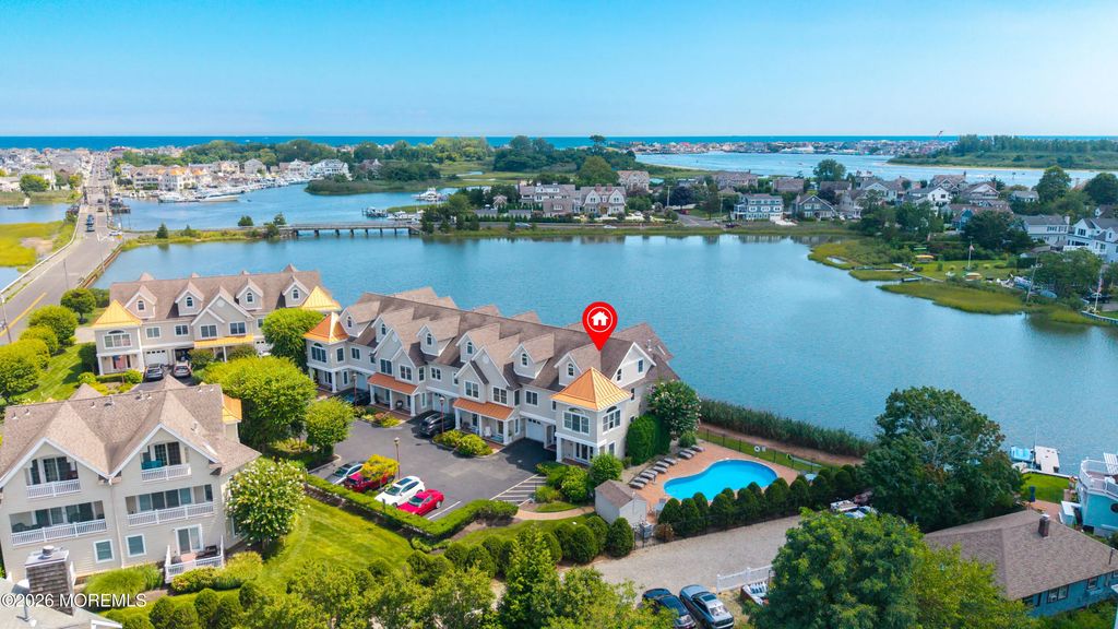 10 Waters Edge, Brielle
