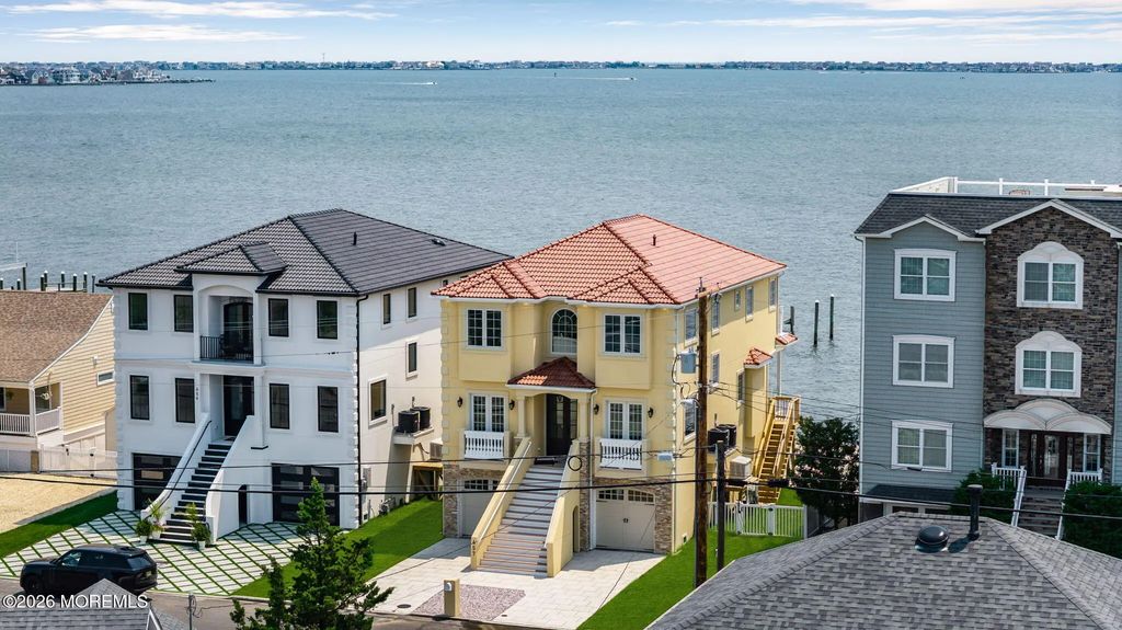 657 Bayview Drive, Toms River