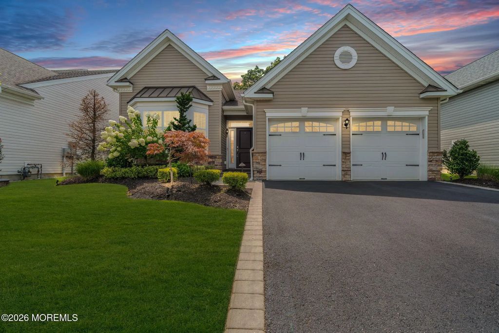 38 Sunset Drive, Tinton Falls