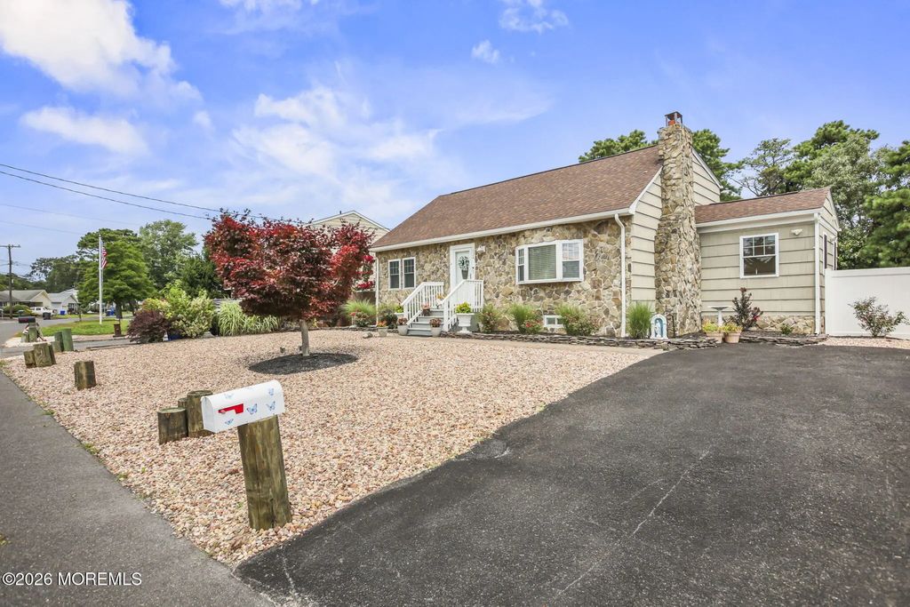 124 Queen Ann Road, Brick