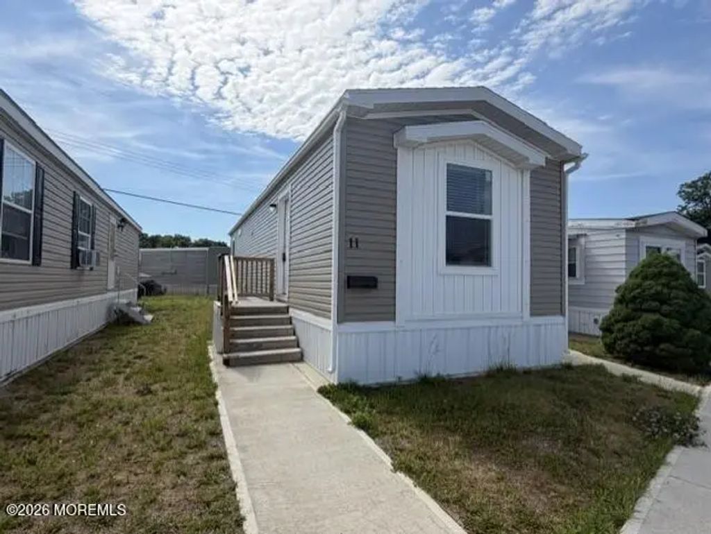 11 Avenue B, Hazlet