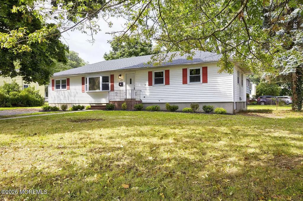 560 Garrett Hill Boulevard, Belford