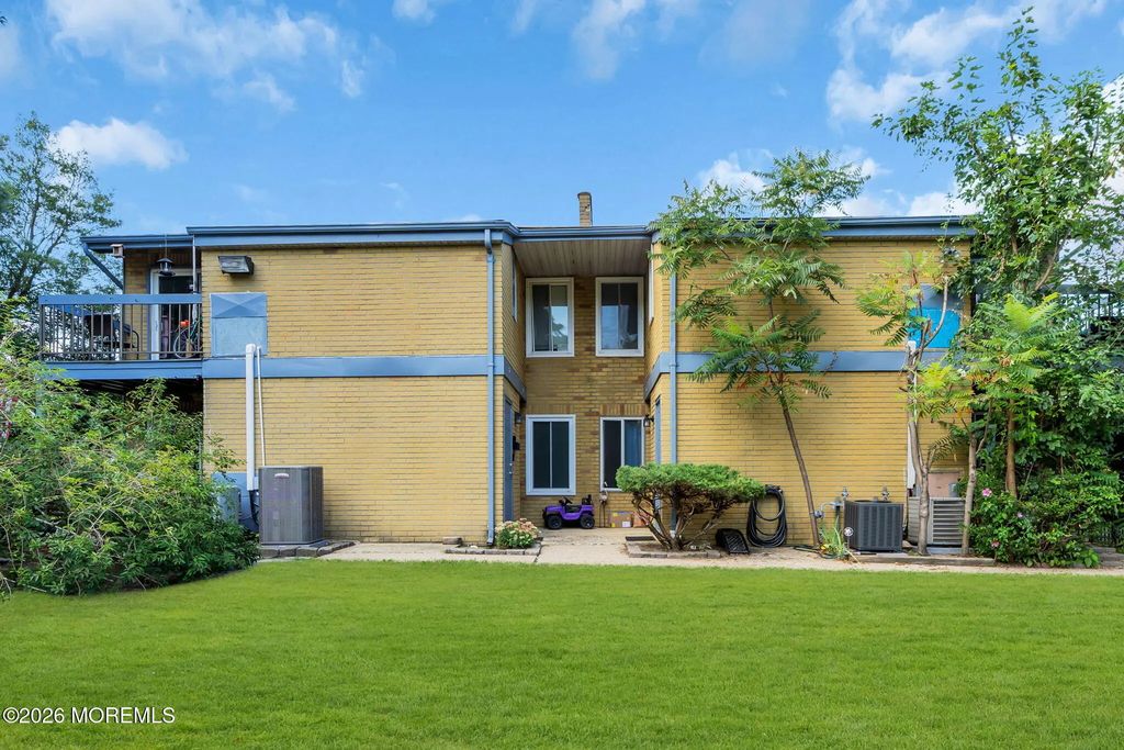 4 Newport Court, Brick