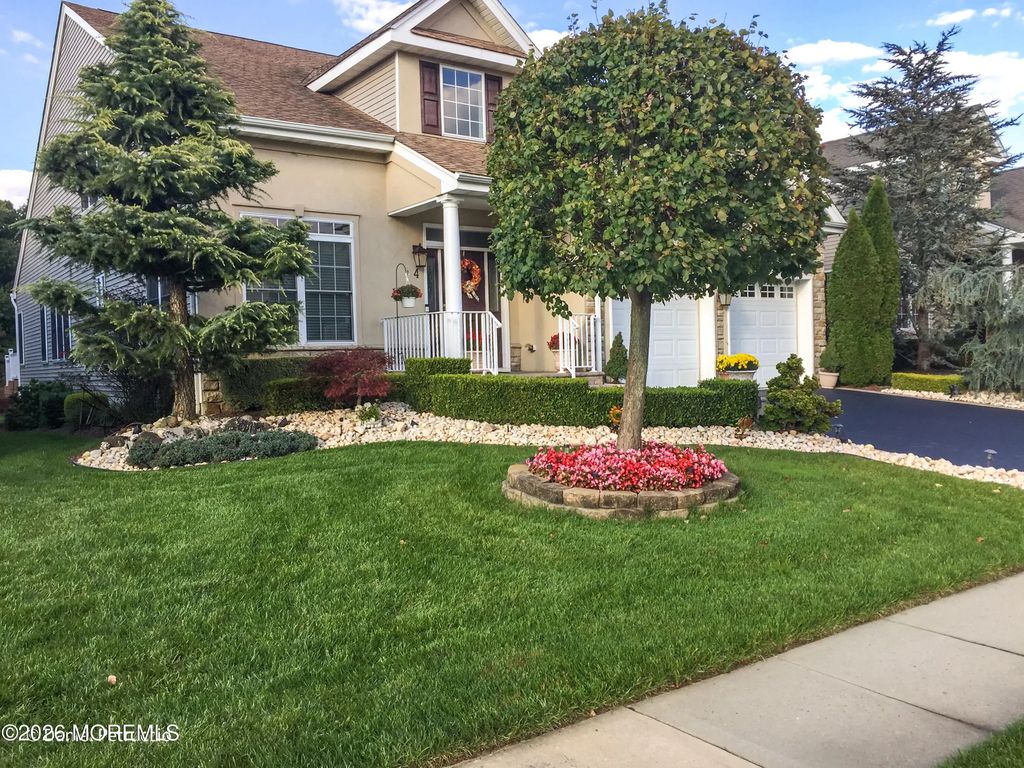 4 Salter Court, Manalapan