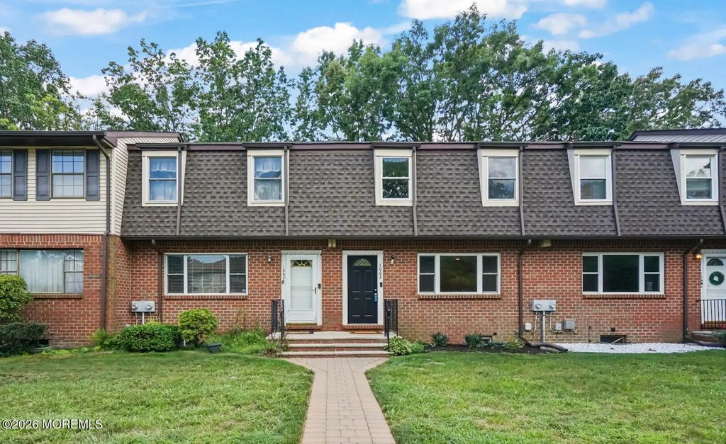 1062 Cheryl Court 1062, Brick