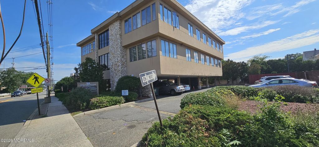 155 N Washington Avenue 305, Bergenfield