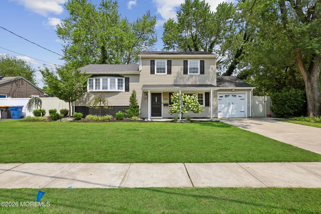 18 Carlton Avenue, Monroe